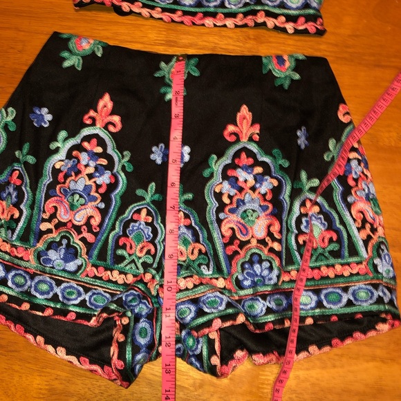 2-piece Embroidered Crop Top and Short Set - Picture 6 of 8